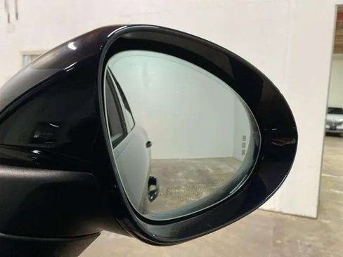 Used 2019 Porsche Cayenne w/ Premium Package image 91