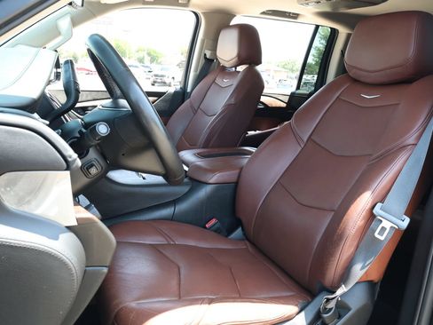 Used 2016 Cadillac Escalade ESV Luxury RWD image 30