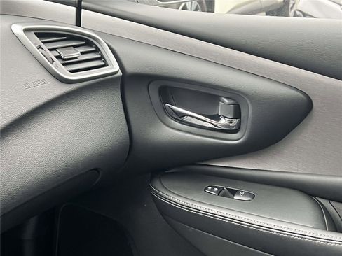 Certified 2024 Nissan Murano SV image 44