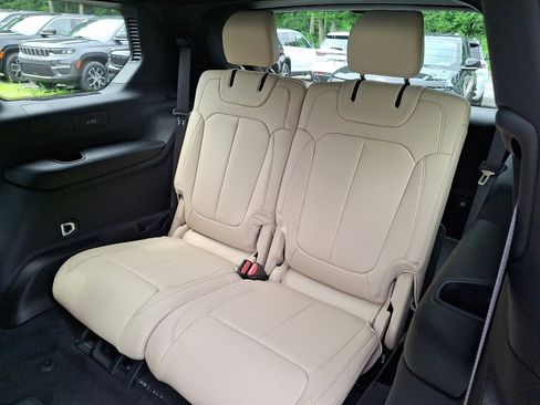 New 2025 Jeep Grand Cherokee L Limited image 7