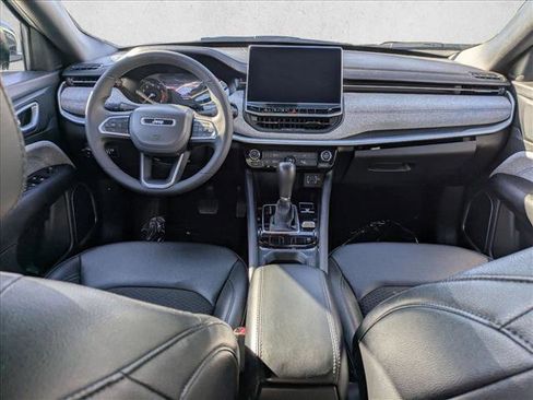 Used 2024 Jeep Compass Latitude image 16