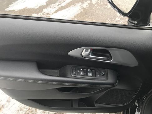 Used 2018 Chrysler Pacifica Touring-L w/ Premium Audio Group image 34