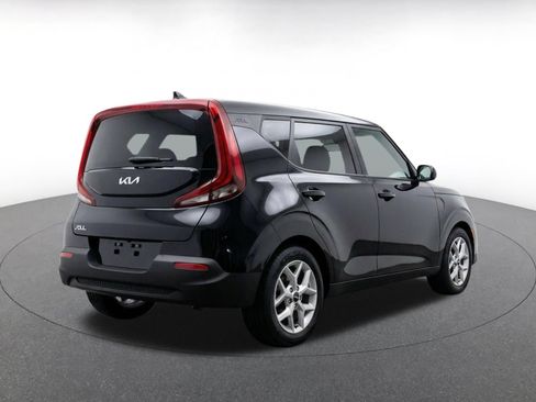 Used 2025 Kia Soul LX w/ LX Technology Package FWD image 11