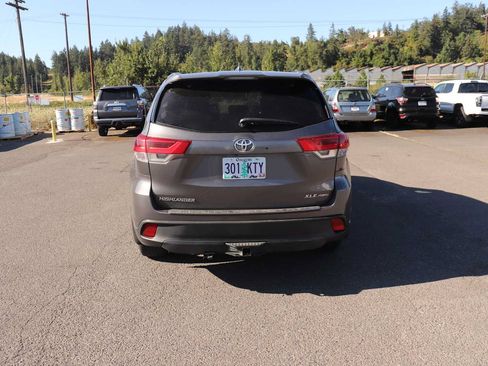 Used 2018 Toyota Highlander XLE AWD/4WD image 6