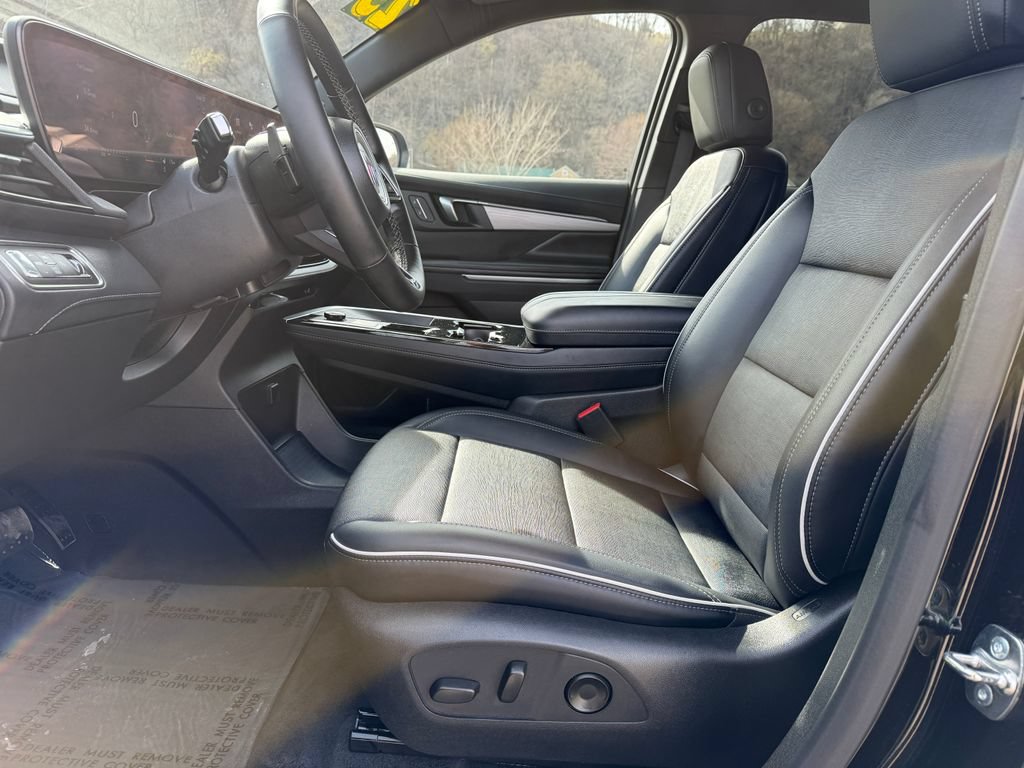Used 2025 Buick Enclave Preferred AWD/4WD image 19