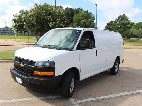 Used 2021 Chevrolet Express 2500 RWD image 1