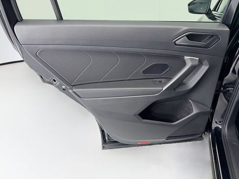 Used 2023 Volkswagen Tiguan SE w/ Panoramic Sunroof Package FWD image 25