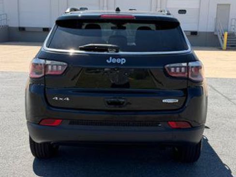 Used 2019 Jeep Compass Latitude AWD/4WD image 5