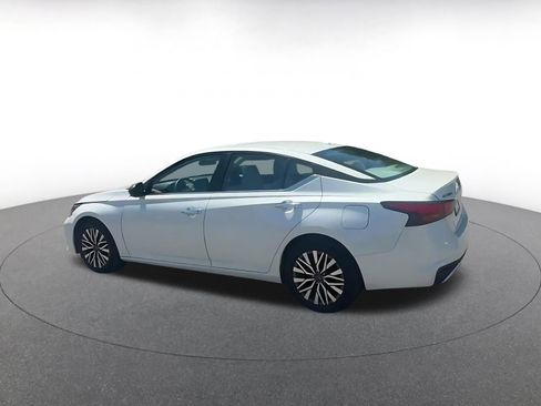 Used 2025 Nissan Altima 2.5 SV FWD image 10