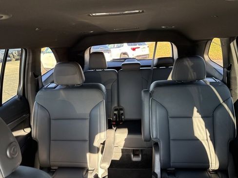 Certified 2025 Buick Enclave Preferred image 27