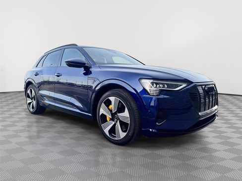 Used 2022 Audi e-tron Premium Plus w/ Premium Plus Package image 3
