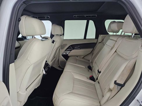 Used 2023 Land Rover Range Rover SE image 16