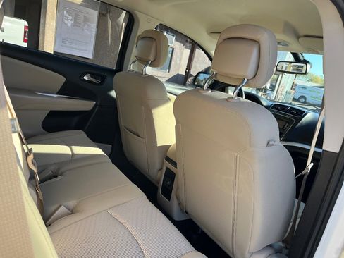Used 2018 Dodge Journey SE image 31