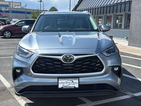 Used 2021 Toyota Highlander XLE AWD/4WD image 8