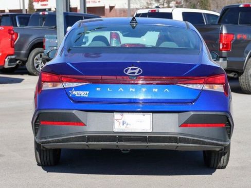 New 2026 Hyundai Elantra SE FWD image 4