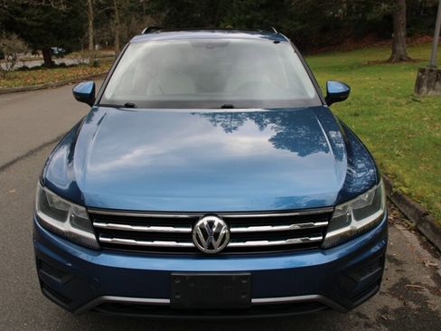 Used 2020 Volkswagen Tiguan SE w/ Panoramic Sunroof Package image 12