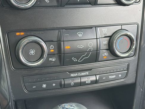 Used 2019 Ford Explorer XLT FWD image 22
