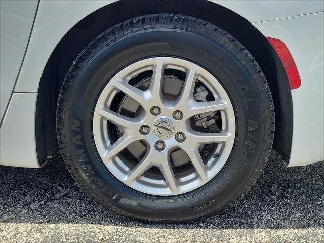 Used 2024 Chrysler Pacifica Touring-L FWD image 7