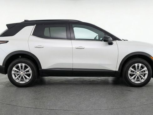 Used 2025 Chevrolet Equinox LT image 11