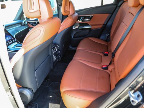 Used 2025 Mercedes-Benz GLC 300 4MATIC image 18