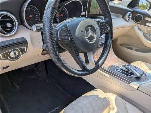 Used 2019 Mercedes-Benz GLC 350e 4MATIC image 9