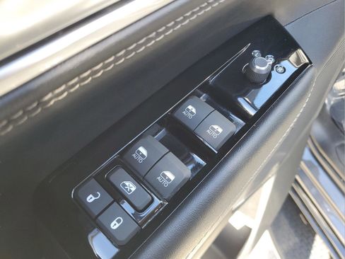 Used 2025 Jeep Wagoneer Series II image 16