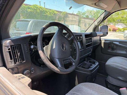 Used 2014 GMC Savana 2500 RWD image 9