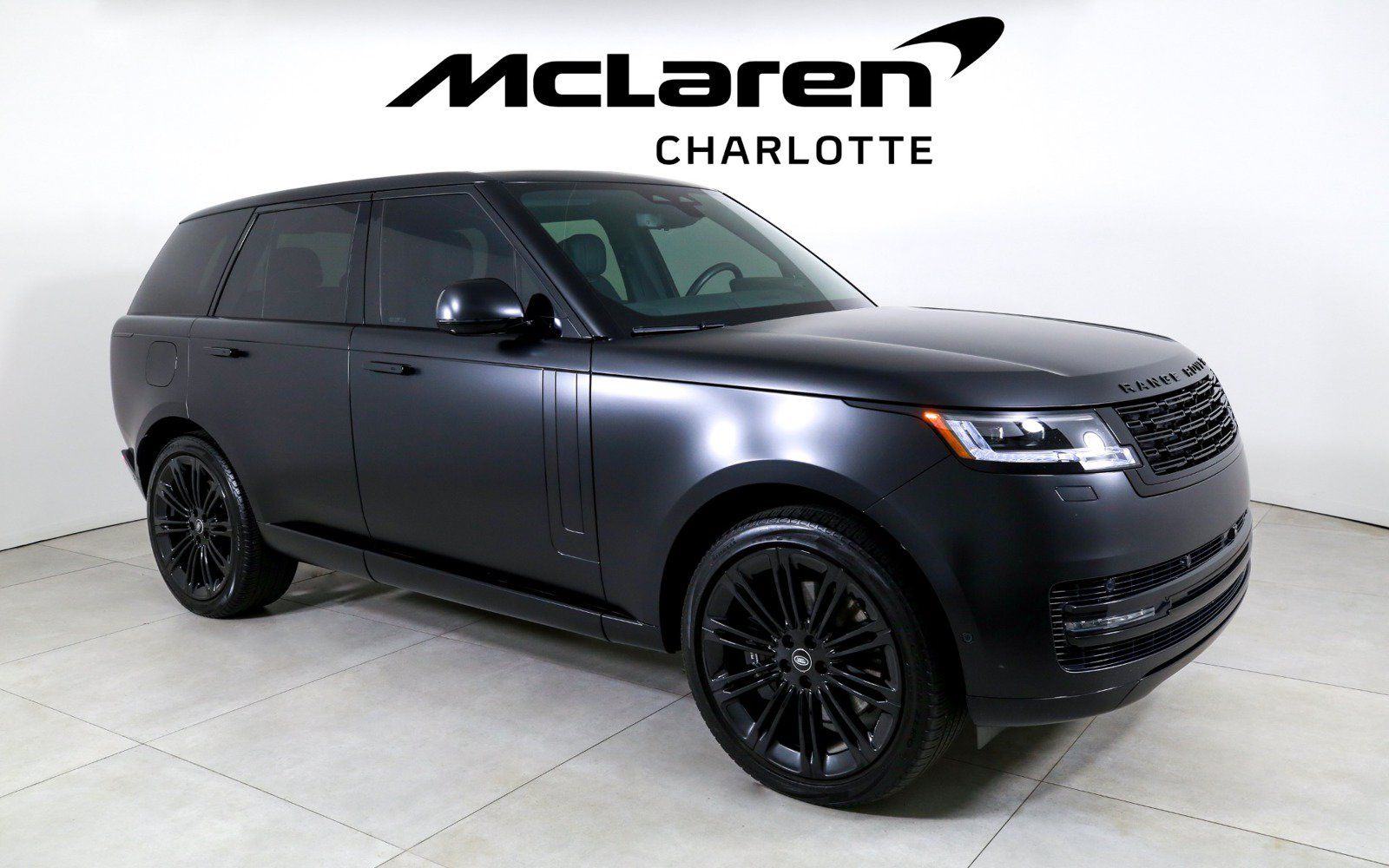 Used 2024 Land Rover Range Rover SE AWD/4WD image 2