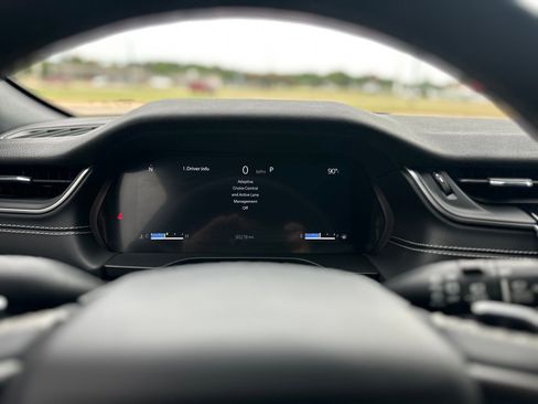 Used 2023 Jeep Grand Cherokee Altitude image 11