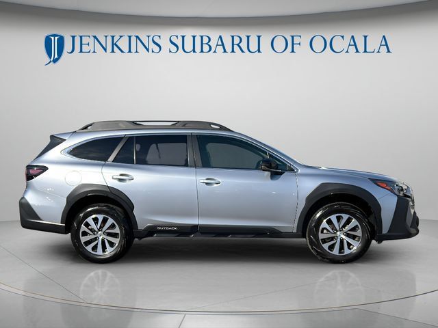 Used 2025 Subaru Outback Premium AWD/4WD image 2