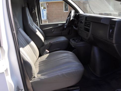 Used 2009 Chevrolet Express 2500 RWD image 27
