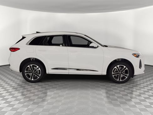 Used 2025 Audi Q5 Premium w/ Convenience Package AWD/4WD image 8