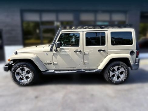 Used 2017 Jeep Wrangler Unlimited Sahara w/ Max Tow Package AWD/4WD image 2