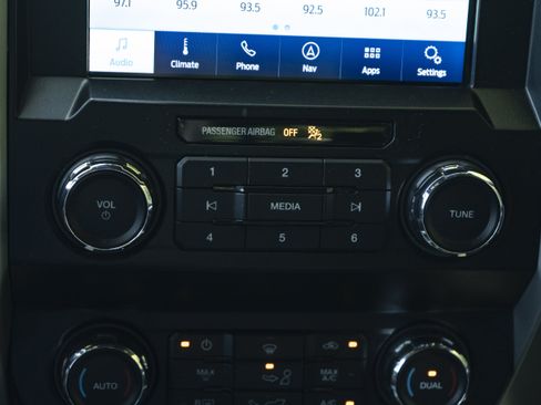 Used 2020 Ford F150 Lariat AWD/4WD image 31