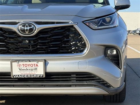 Certified 2020 Toyota Highlander Platinum image 9