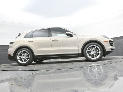New 2025 Porsche Cayenne E-Hybrid AWD/4WD image 34