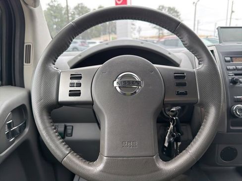 Used 2011 Nissan Frontier SL image 18