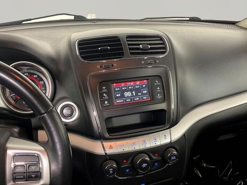 Used 2020 Dodge Journey SE w/ SE Popular Equipment Group FWD image 9