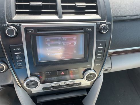 Used 2014 Toyota Camry XLE w/ Leather Package image 11