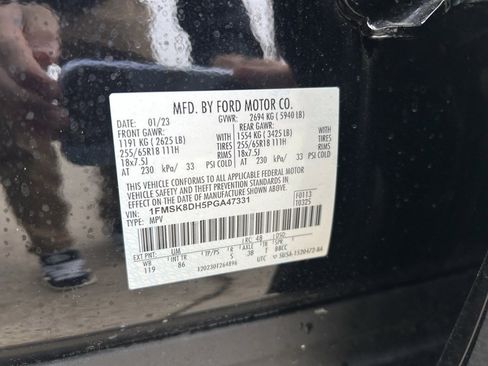 Used 2023 Ford Explorer XLT image 12