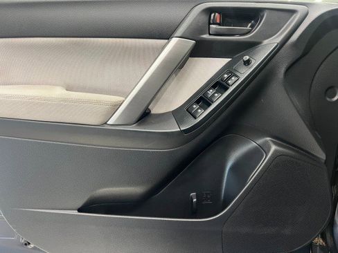 Used 2015 Subaru Forester 2.5i Premium image 12