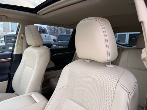 Used 2019 Toyota Highlander Limited image 44