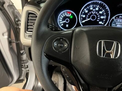 Used 2022 Honda HR-V LX image 25
