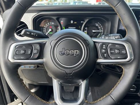 Used 2024 Jeep Wrangler Unlimited Sahara image 21