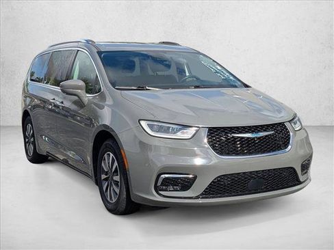 Used 2021 Chrysler Pacifica Touring-L image 3