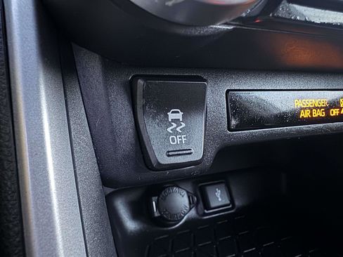 Certified 2020 Toyota RAV4 LE image 32