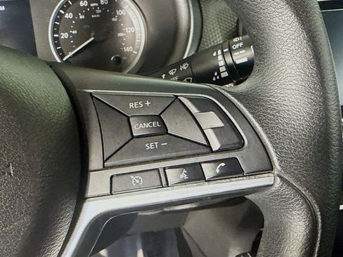 Used 2018 Nissan Kicks SV image 15