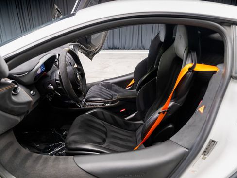Used 2019 McLaren 600LT RWD image 5