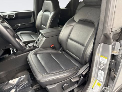 Used 2024 Ford Bronco Badlands image 11