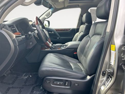 Used 2021 Lexus LX 570 4WD w/ Luxury Package image 7